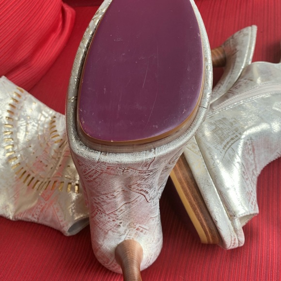 Dan Sara gold brocade mid calf boots Size 9 NWOT - Picture 9 of 13